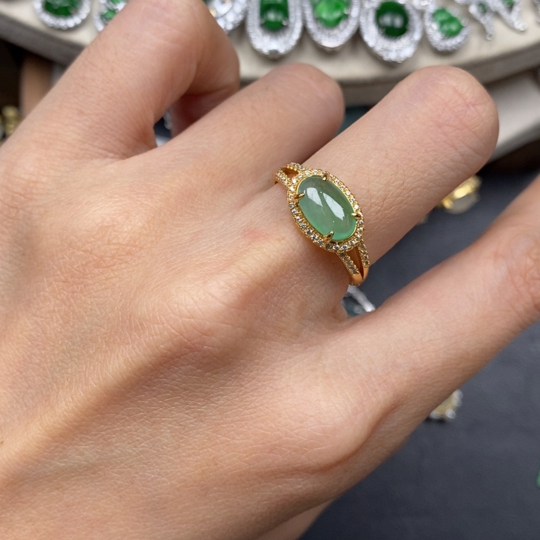 翡翠颈饰未镶嵌翡翠
