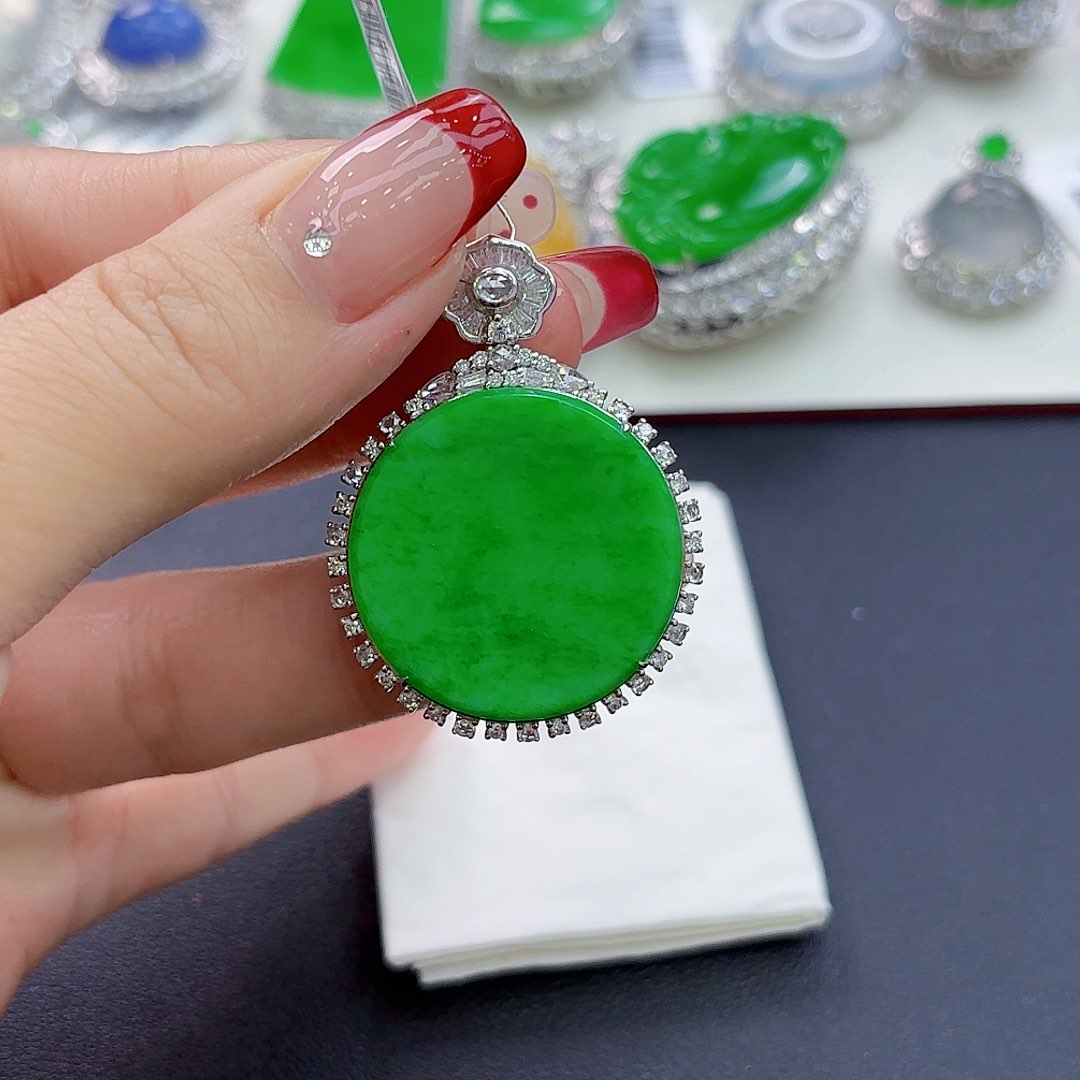 翡翠颈饰18K金镶嵌Z****儿无事牌吊坠