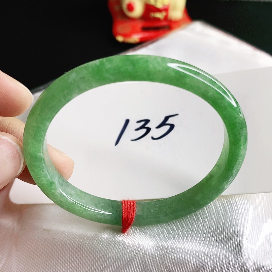 翡翠手镯未镶嵌51圈口贵妃