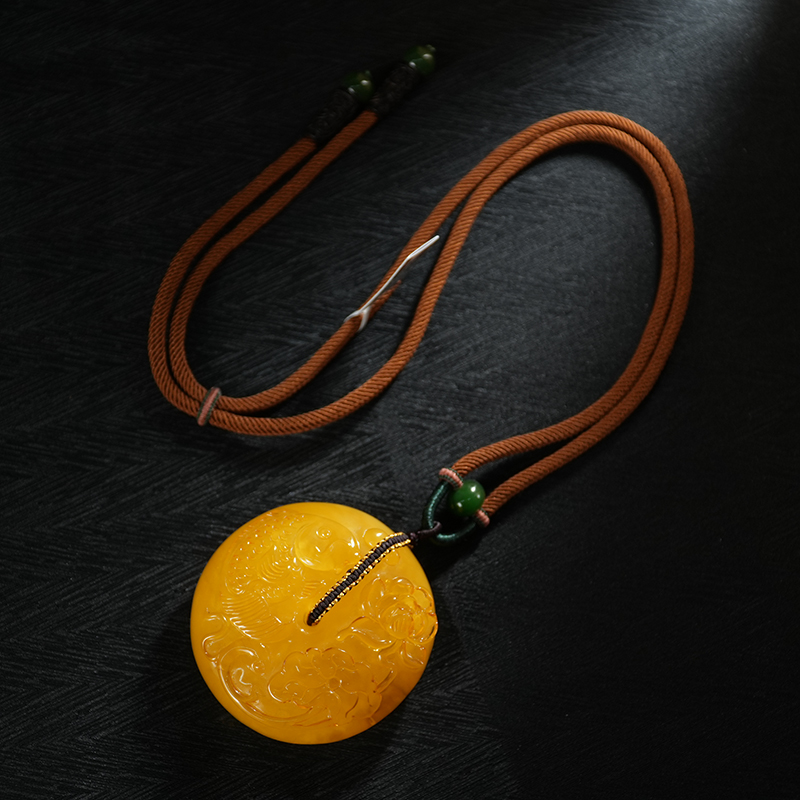 【老掌柜】蜜蜡雕刻扣子吊坠/AJU060306