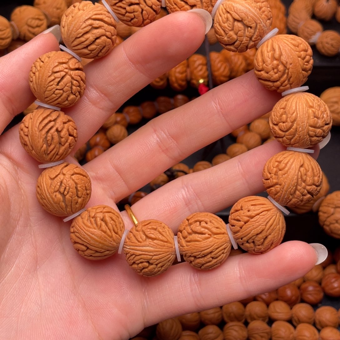 桃核吊坠绣球18。    