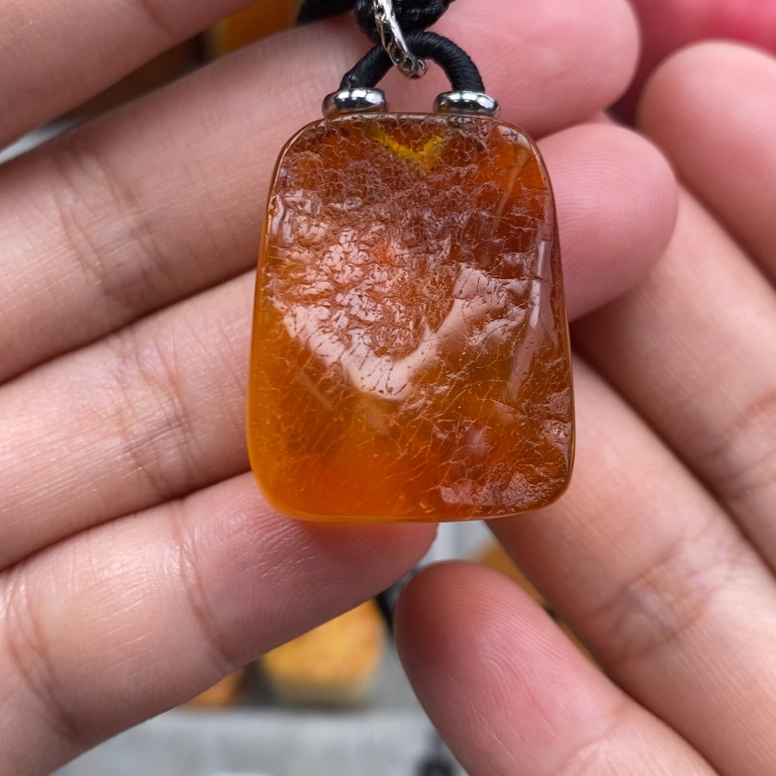 琥珀吊坠(赠链)未镶嵌