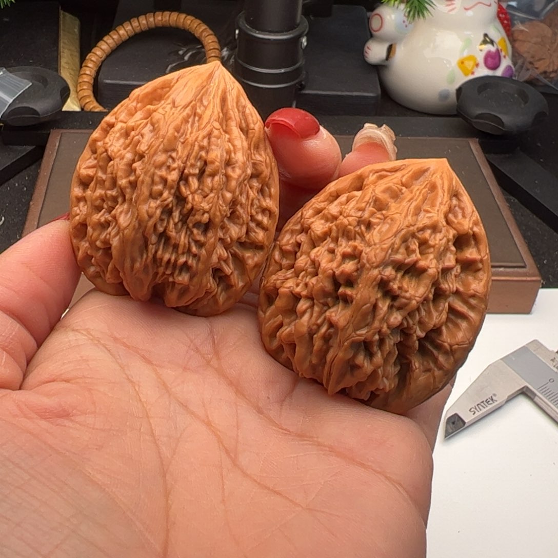 文玩核桃吊坠滢虎头王42