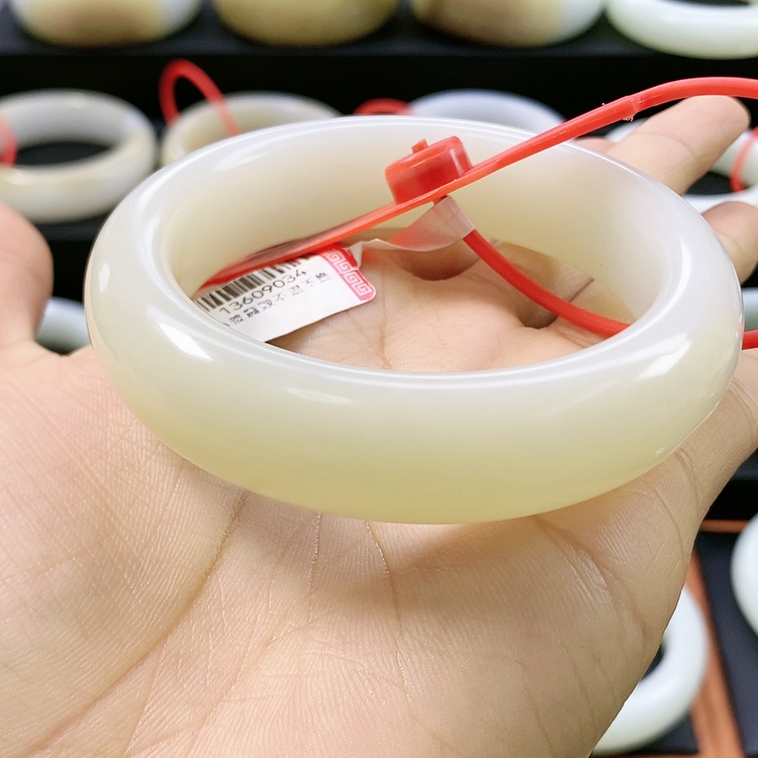 平***哥和田玉未镶嵌手镯58.9