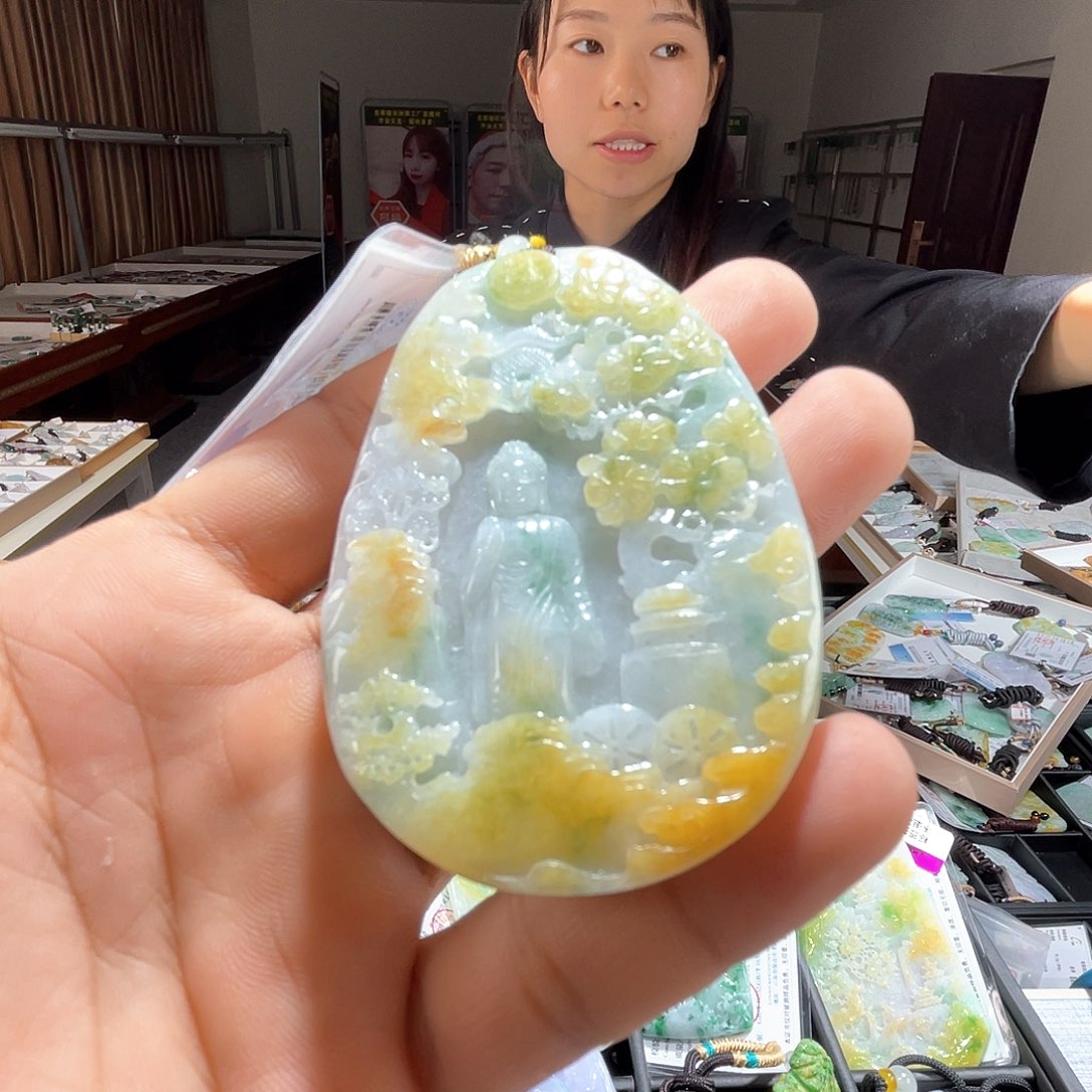 翡翠未镶嵌颈饰一