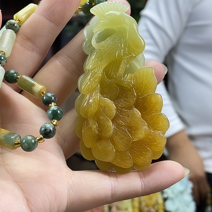 蛇纹石玉未镶嵌颈饰