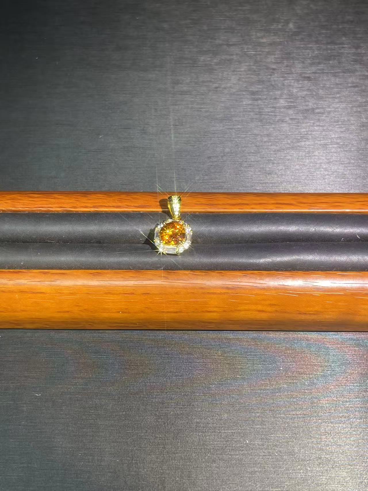 d1004黄色莱绅吊坠多样性发货