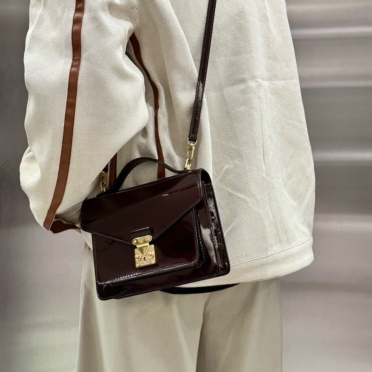 95新 LouisVuitton/路易威登 lv 车厘子色漆皮小公文斜挎包