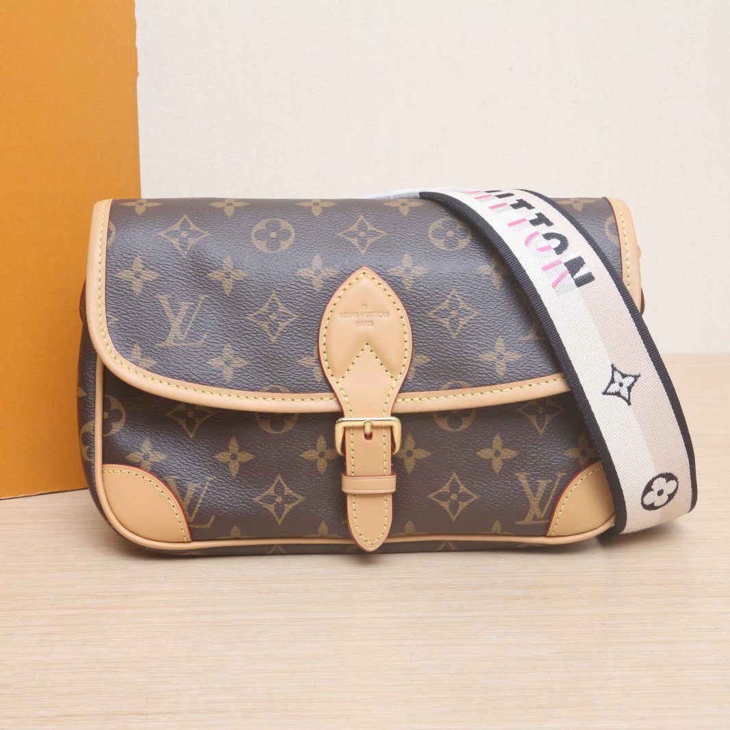 99新 LouisVuitton/路易威登 斜挎包 法棍包 24 芯片P205844051