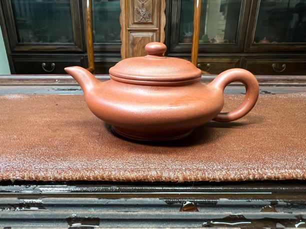 微微瑕虚扁壶，清水泥，150cc，壶盖爆砂