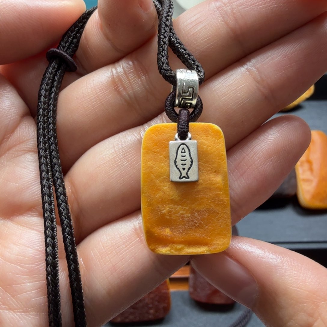 琥珀吊坠(赠链)未镶嵌