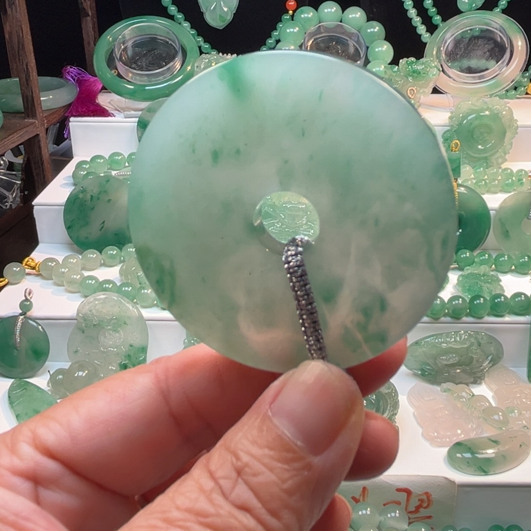 石英质玉吊坠(不含链)合金