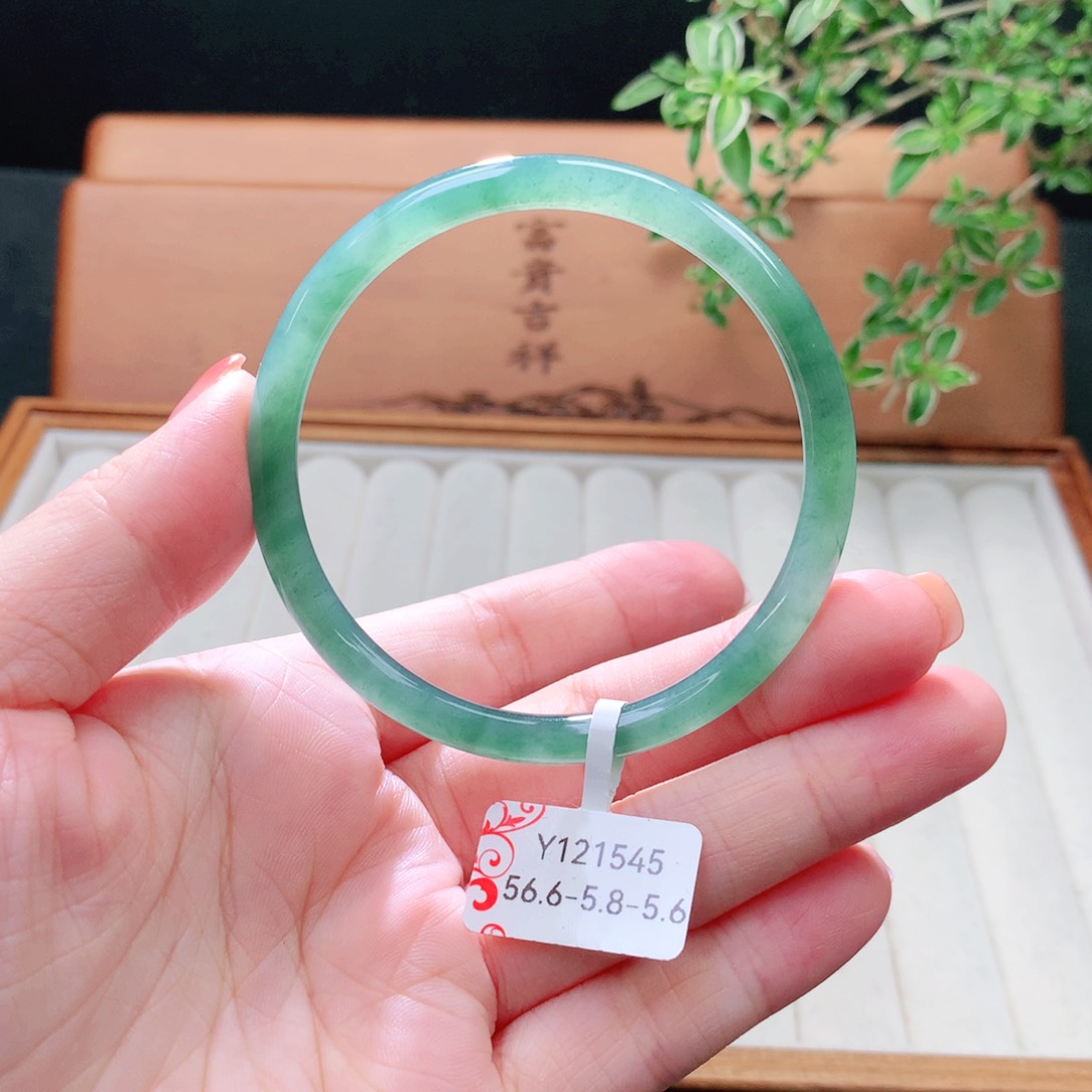 未镶嵌手镯（圆镯）翡翠