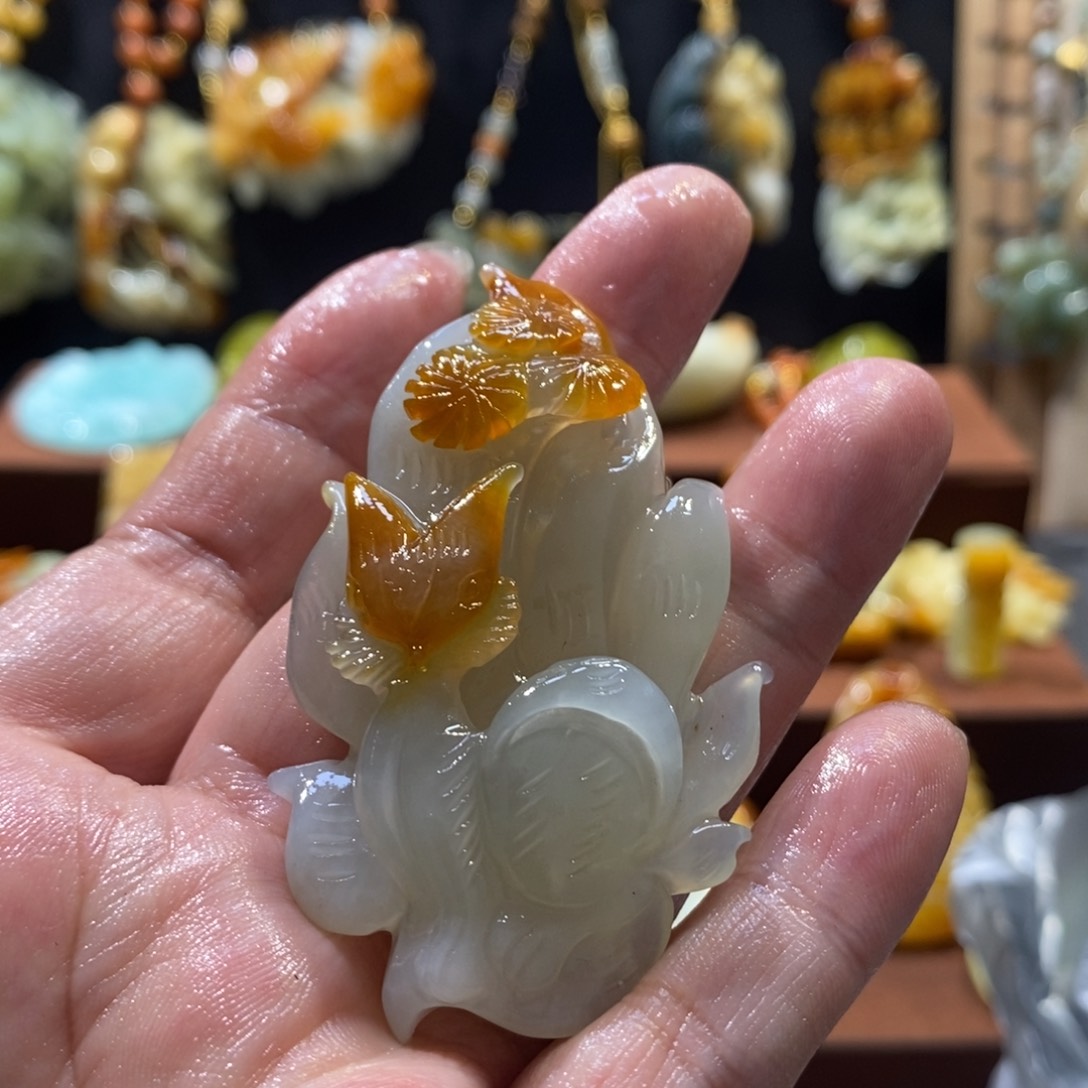 蛇纹石玉颈饰未镶嵌