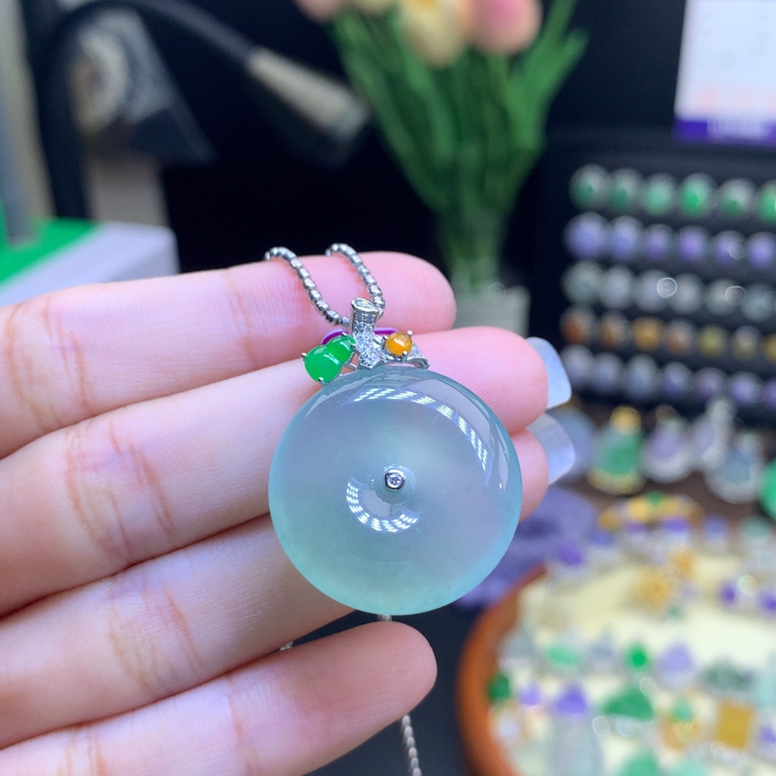 翡翠18K金镶嵌颈饰