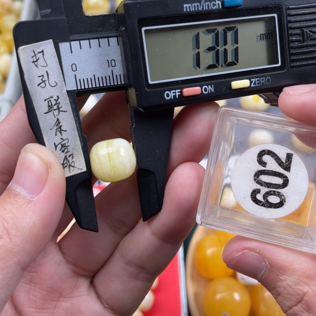 蜜蜡珠宝奇石未镶嵌