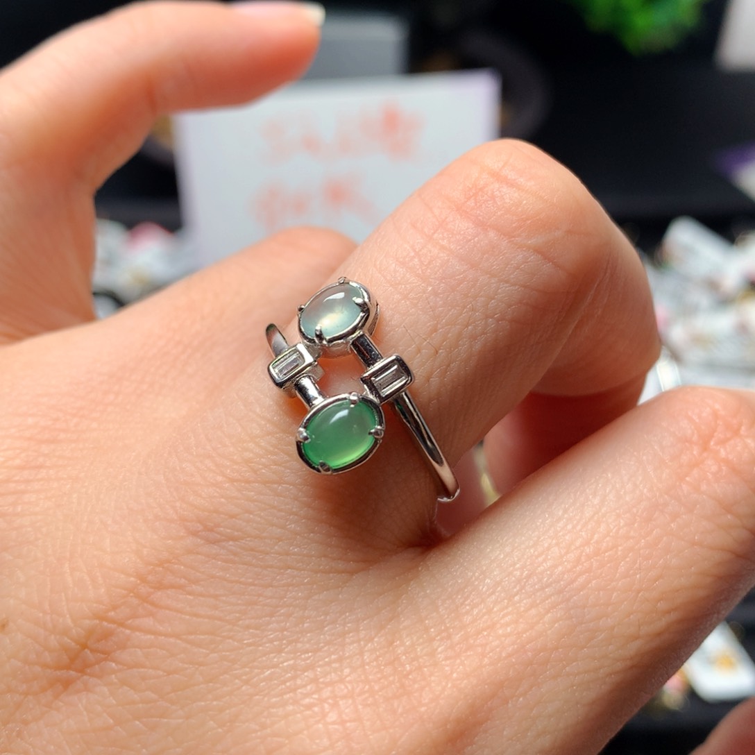 翡翠戒指银S925镶嵌天然翡翠戒指