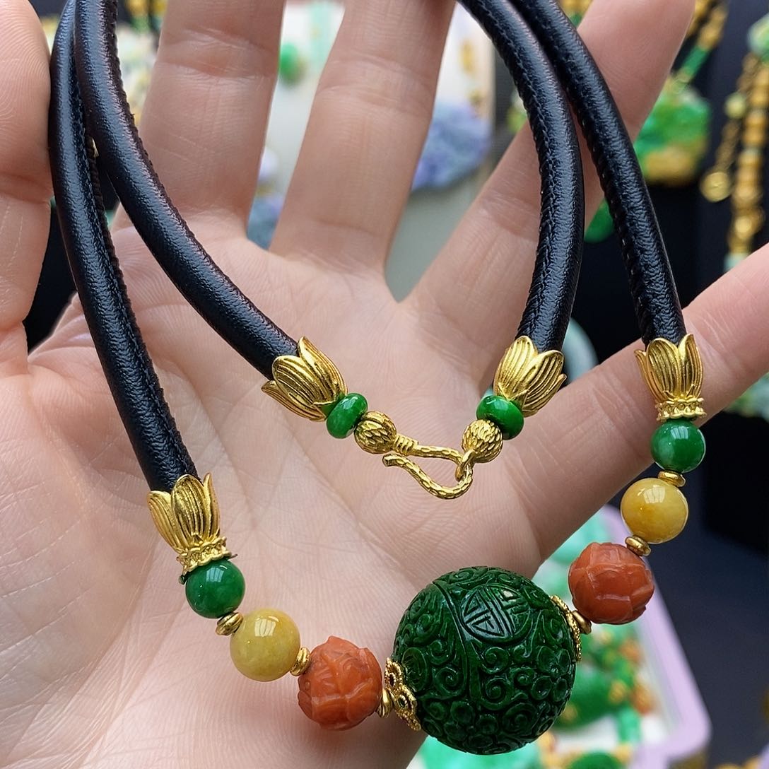 翡翠颈饰未镶嵌天然