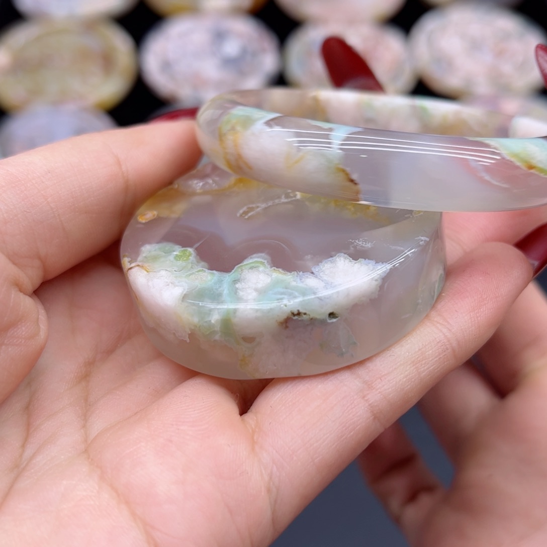 玛瑙/玉髓手镯未镶嵌52