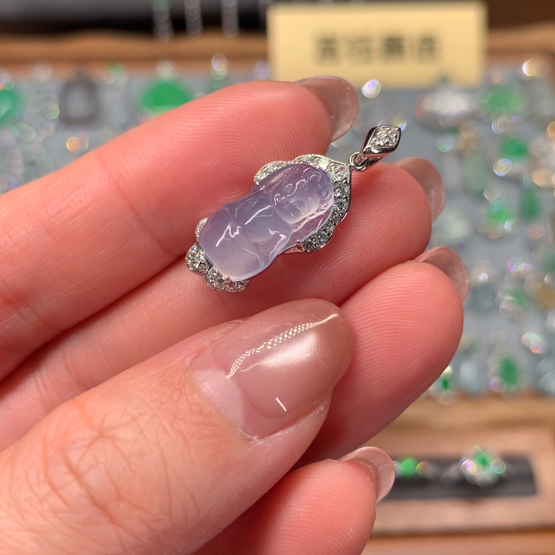 翡翠18K金镶嵌颈饰吊坠
