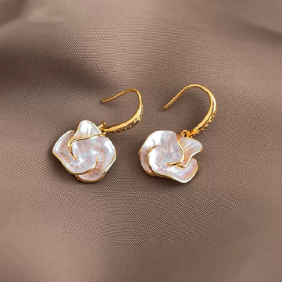 铜合金锆石耳饰 法式温柔山茶花镶钻耳钩轻奢时尚气质高级感耳饰