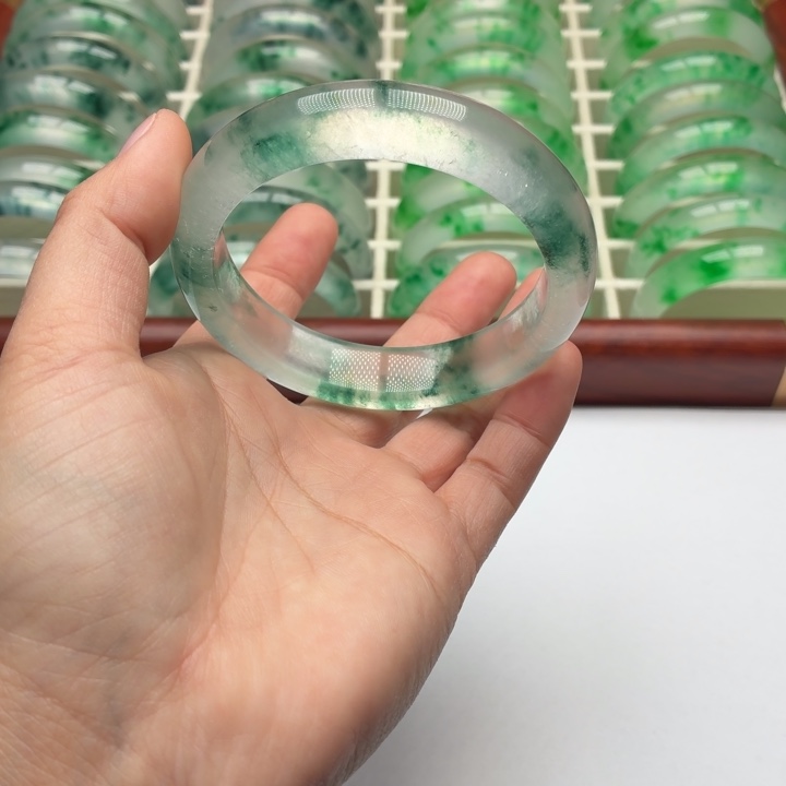 华***哥石英质玉未镶嵌手镯