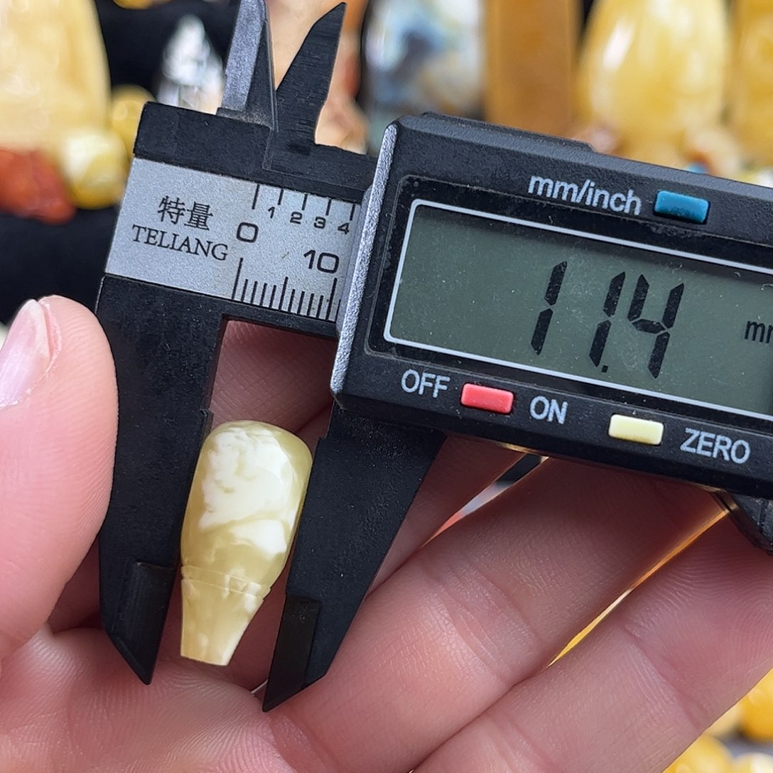 蜜蜡未镶嵌珠宝奇石