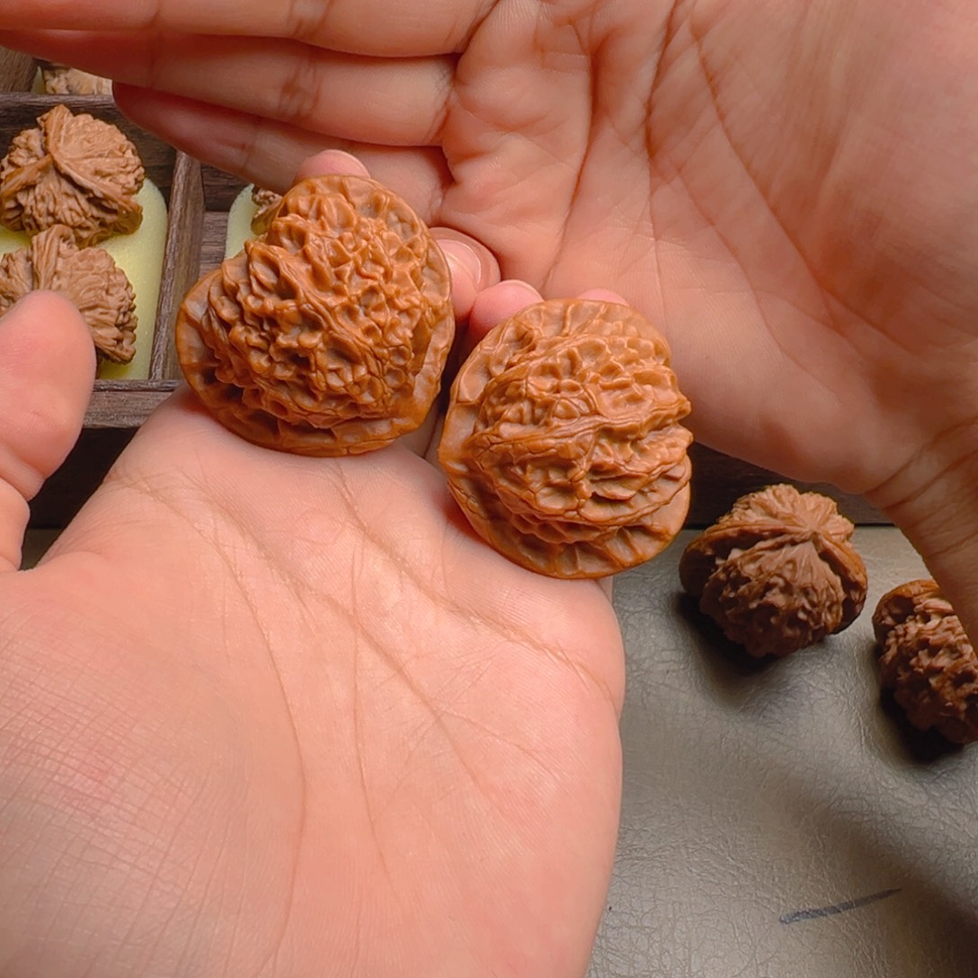 王***→文玩核桃把件宫灯