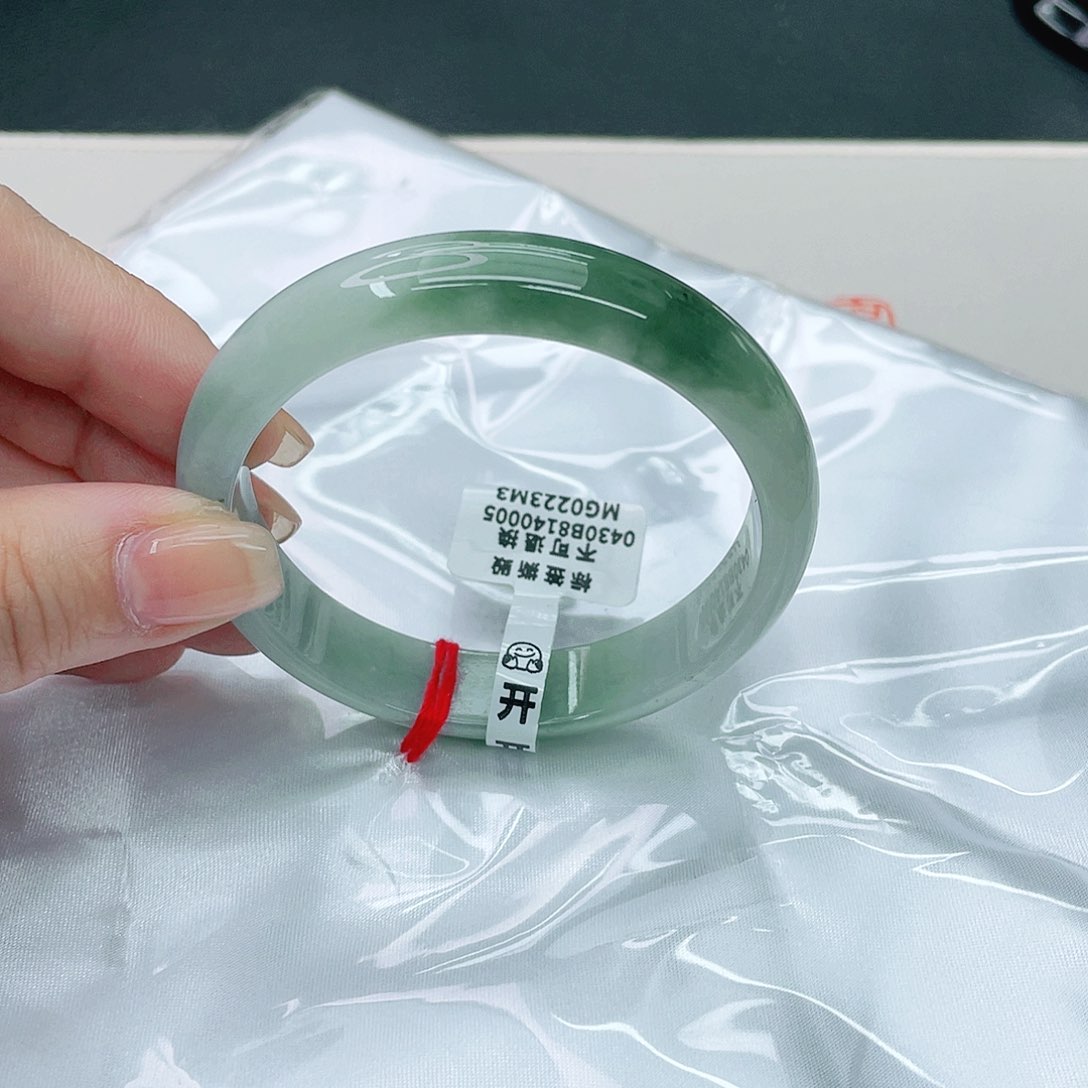 翡翠手镯未镶嵌正57