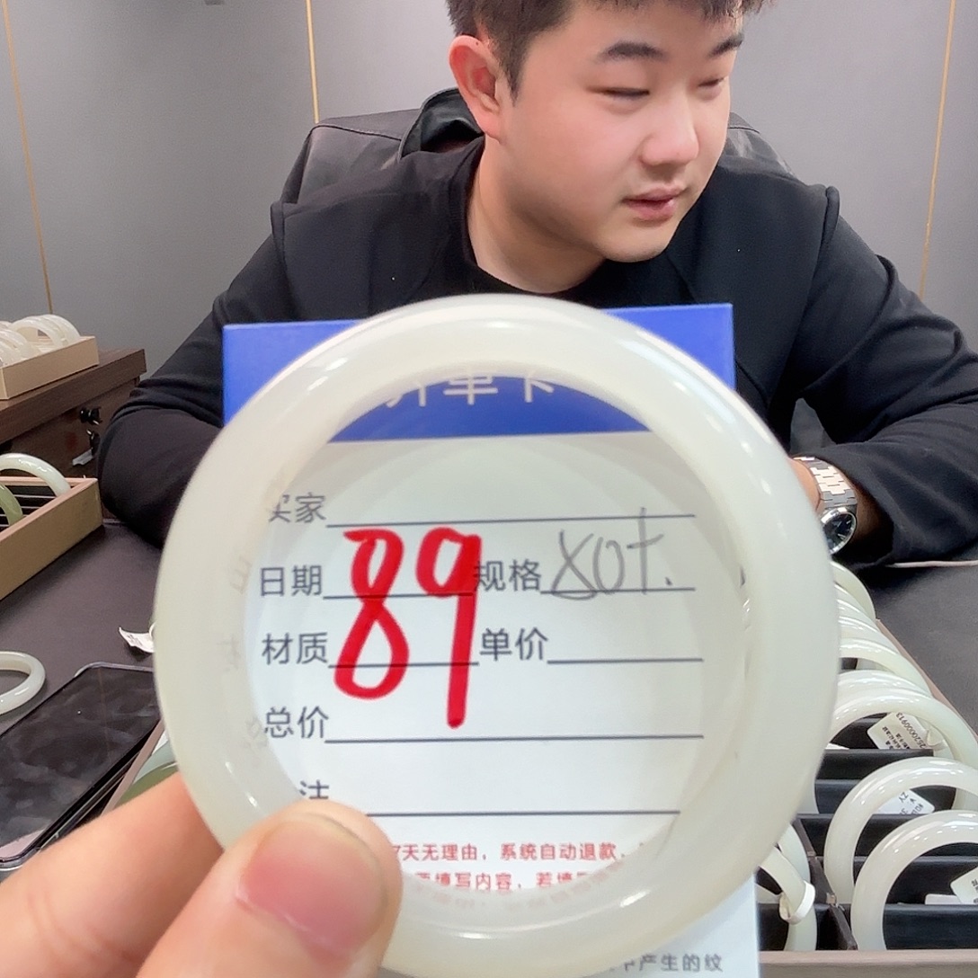 羊****和田玉未镶嵌手镯