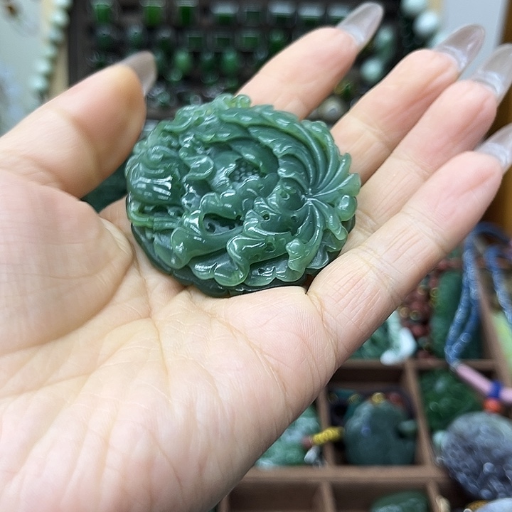 糖***爪和田玉未镶嵌颈饰