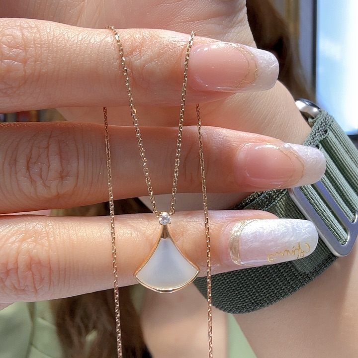 钻石项链18K金镶嵌裙子