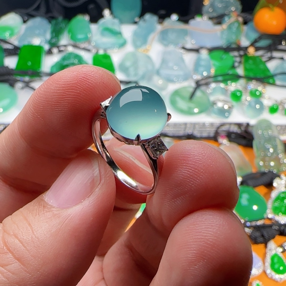 翡翠18K金镶嵌戒指天空蓝戒指