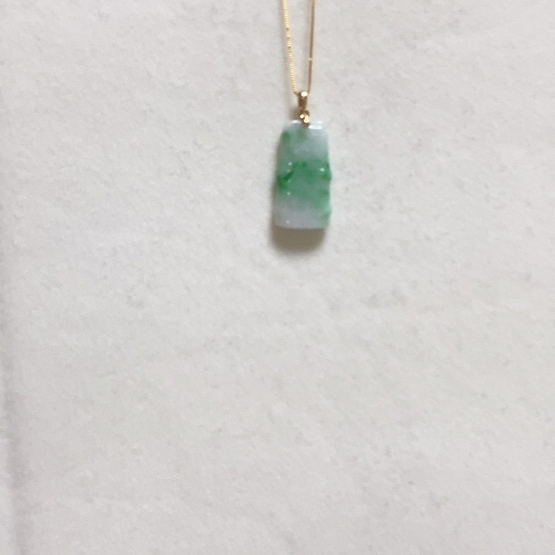 翡翠18K金镶嵌颈饰简单