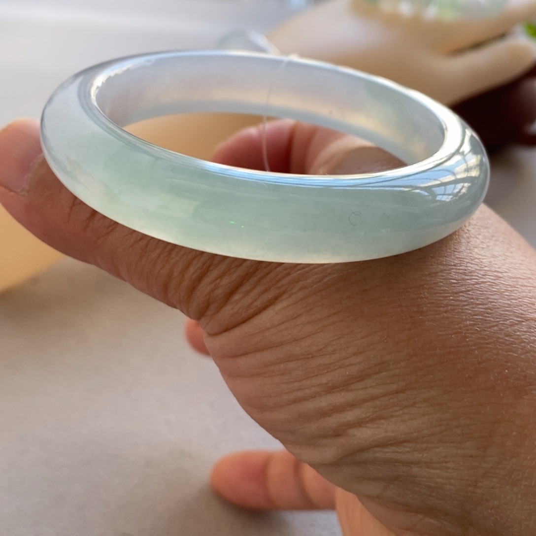 翡翠手镯未镶嵌天然翡翠手镯