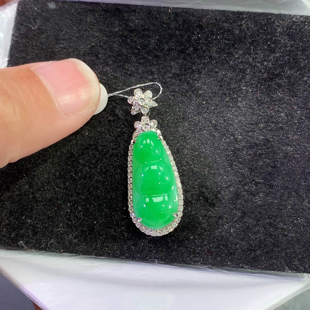 翡翠吊坠(赠链)18K金镶嵌