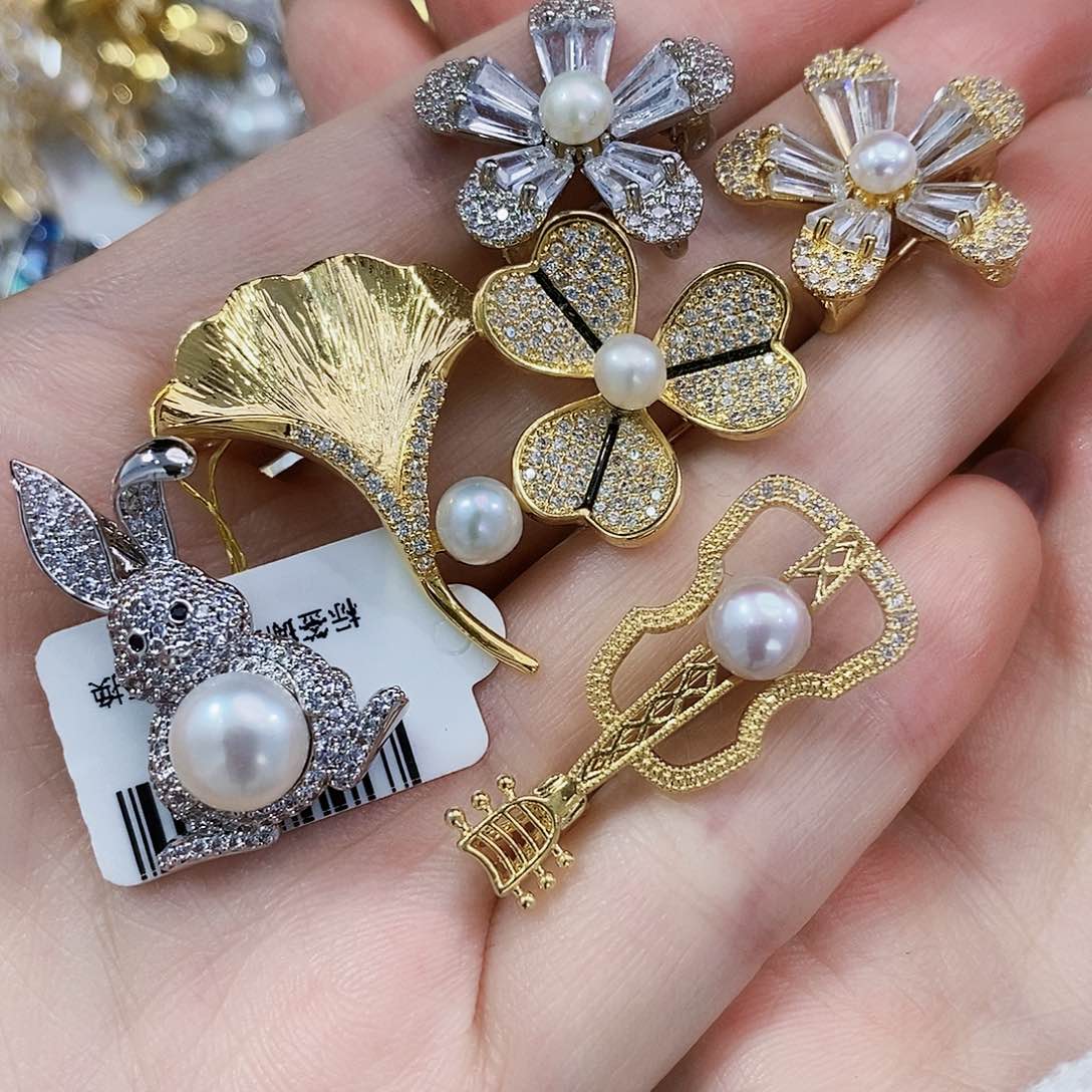 未镶嵌淡水珍珠胸针特价不退换（多样性发一个）