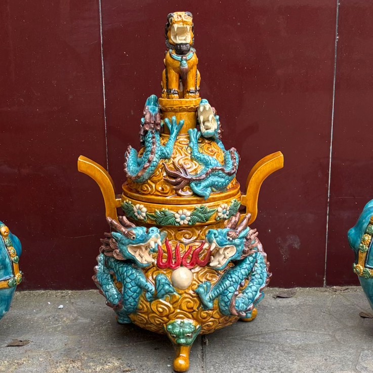 琉璃三彩大香炉高度52厘米