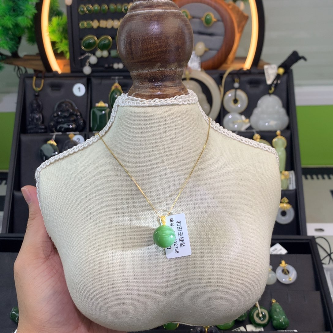 和田玉18K金镶嵌吊坠(赠链)