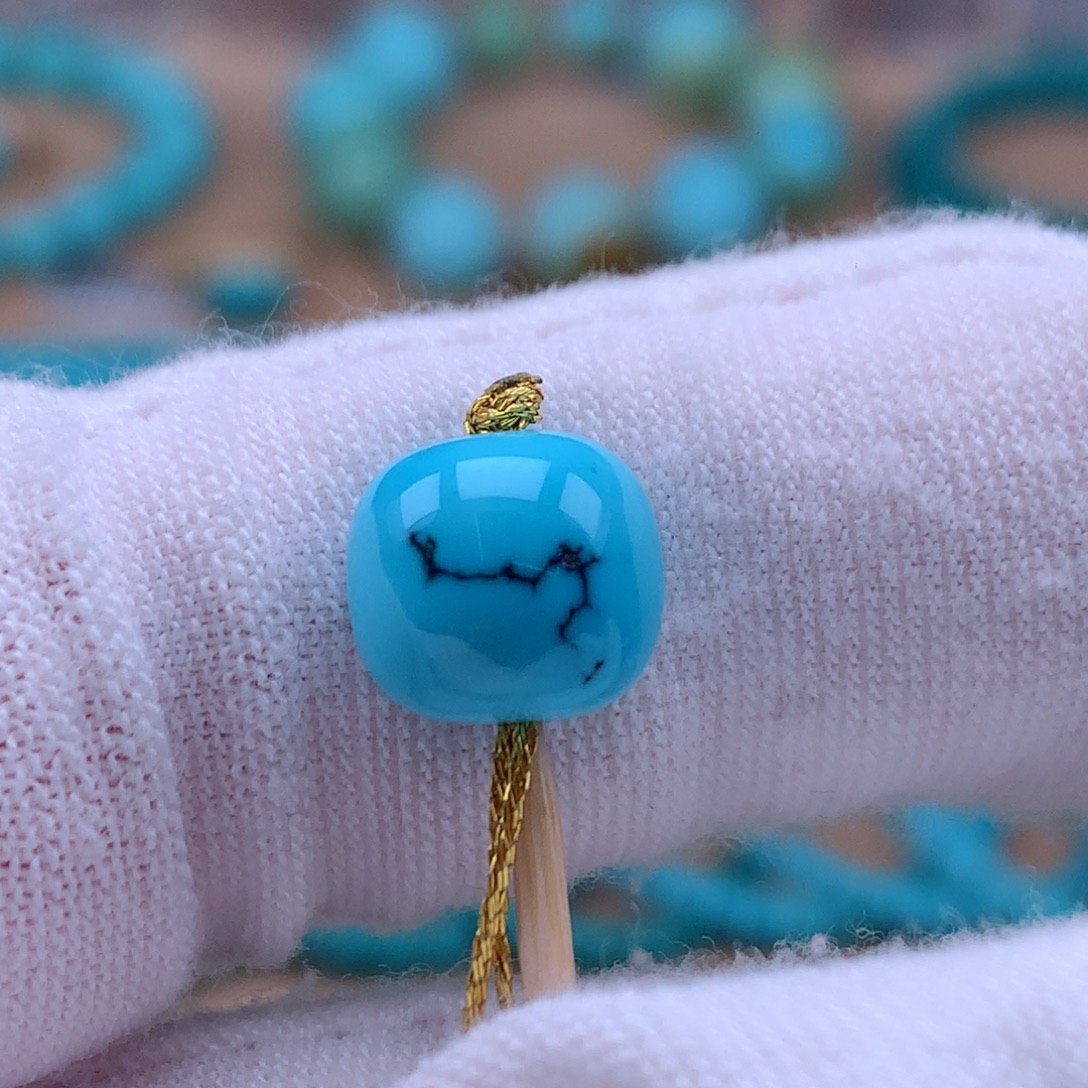 绿松石未镶嵌珠宝奇石9.8*8.8mm