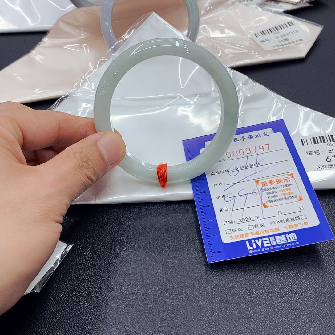 翡翠手镯未镶嵌你**_翡翠手镯