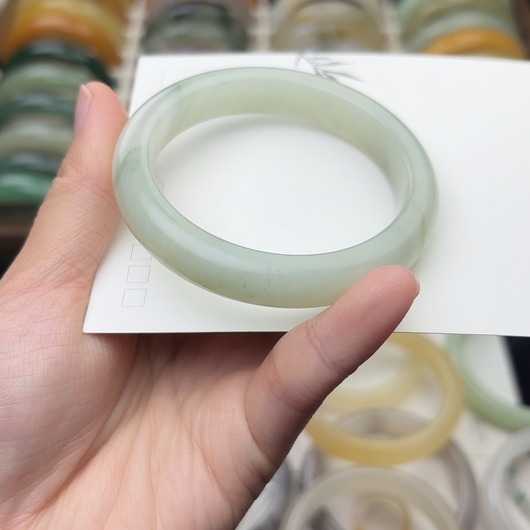 石英质玉（天山翠）未镶嵌手镯54.4圈口