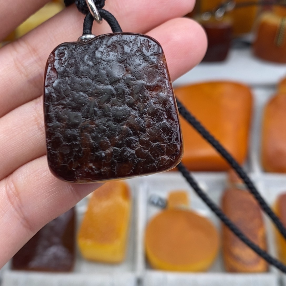 琥珀吊坠(赠链)未镶嵌