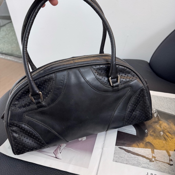 95新 Prada/普拉达 大麦中古/prada中古黑色保龄球/腋下