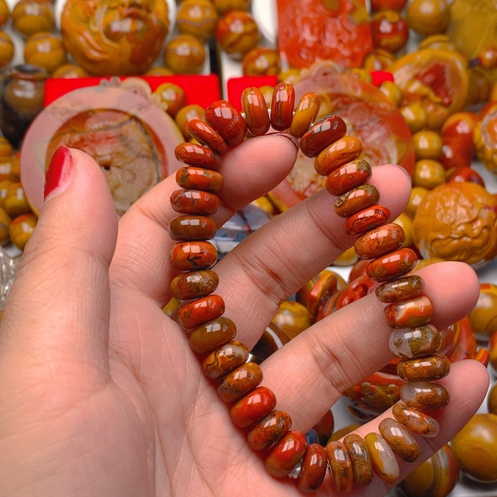 玛瑙/玉髓未镶嵌雕刻貔貅吊坠