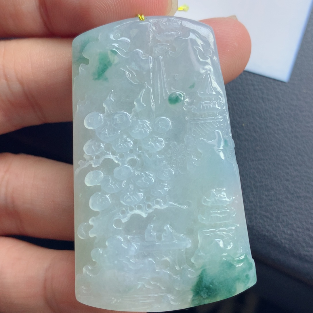 翡翠颈饰未镶嵌山水