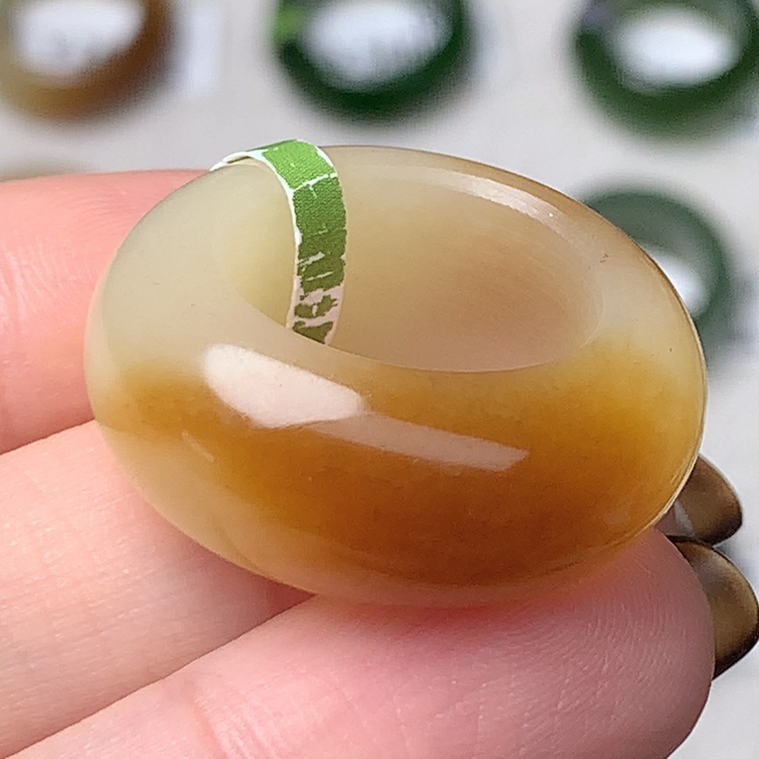 未镶嵌戒指和田玉