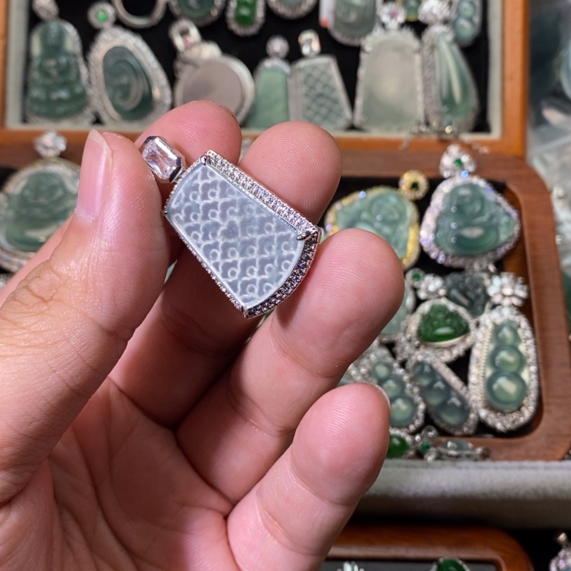 【闪购商品】翡翠未镶嵌颈饰天然