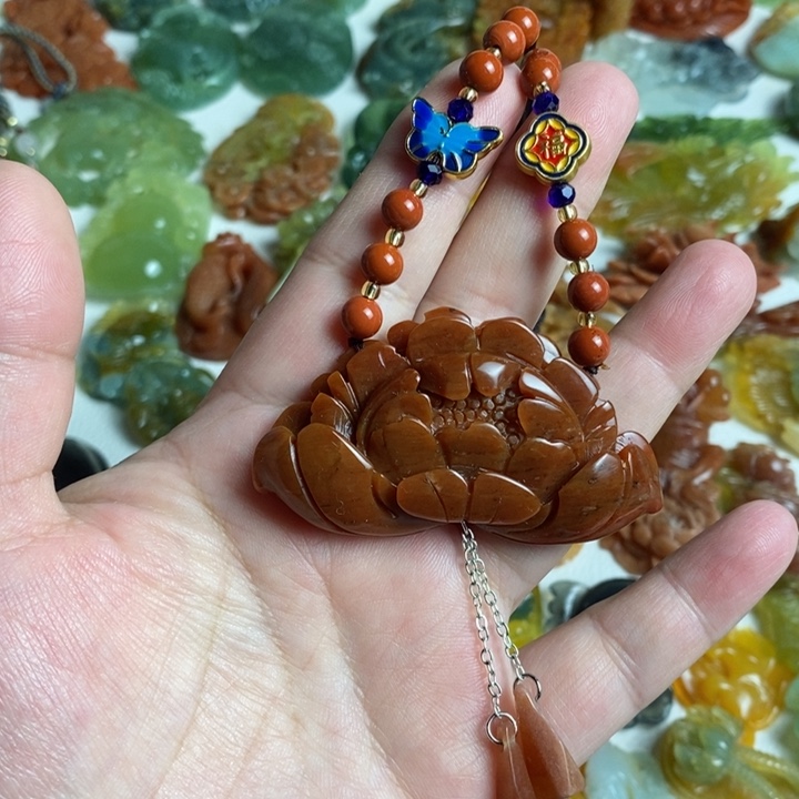 蛇纹石玉颈饰未镶嵌