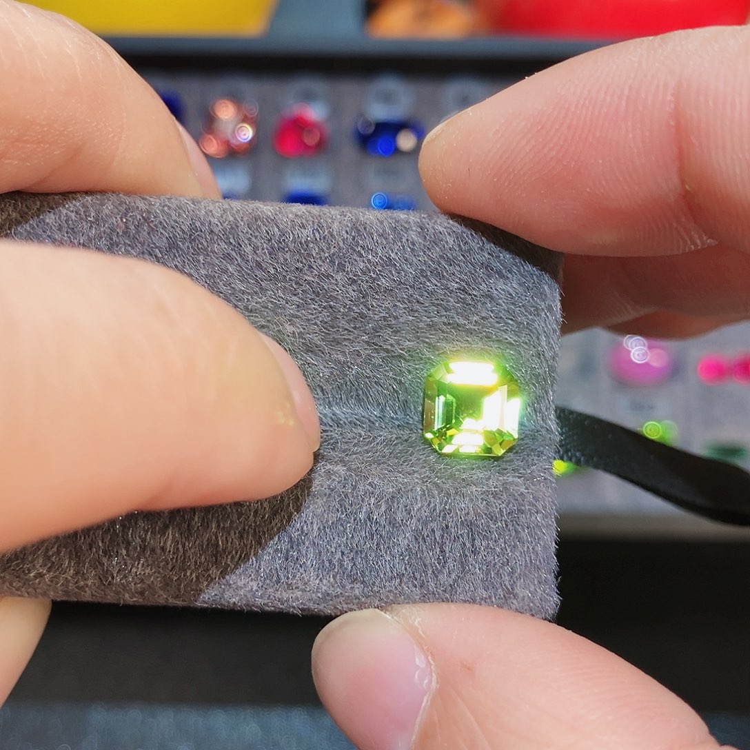 橄榄石裸石未镶嵌1.72克拉